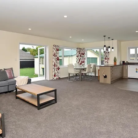 Room To Spread Out - Fenced Lawn, Pets Welcome - Weston Villa-3