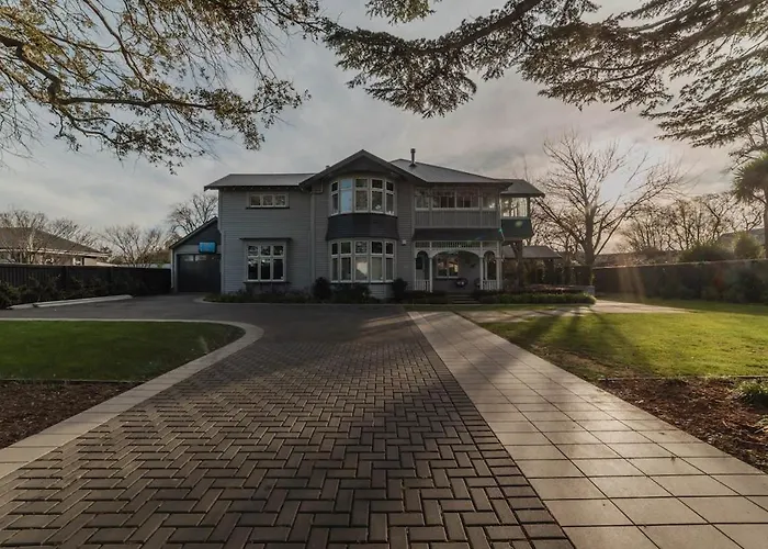 Bel Air Mansion - Sleeps 12 Villa