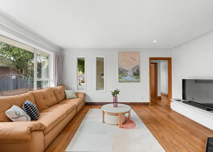 Peaceful Four Bedroom Holiday House Near Airport